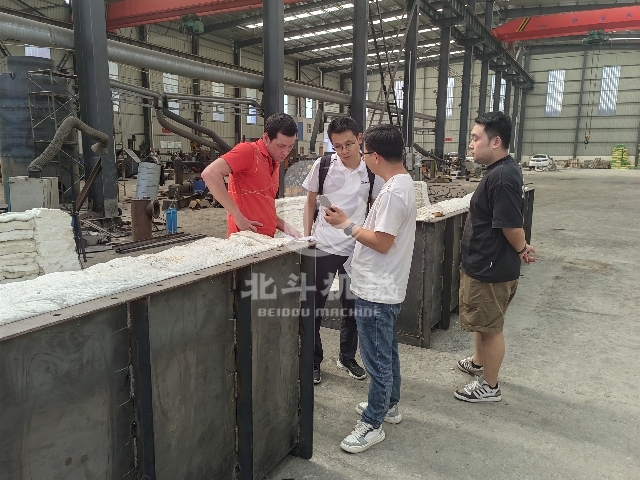 鞏義好色视频TV下载接待非洲客戶考察我廠連續式好色先生APP下载質量